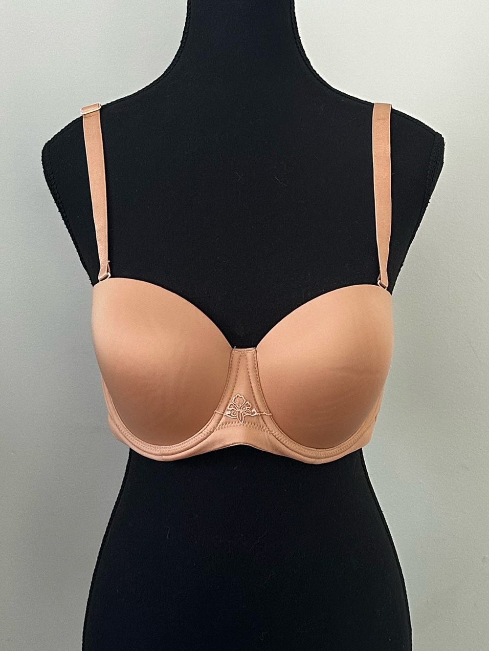 NWOT 36D Nude Strapless Convertible T-Shirt Bra | Smooth Contour Underwire Bra